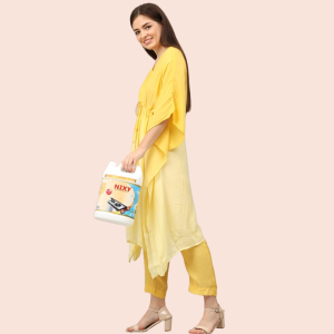 Side view of women with NIXY industrial degreaser 5L