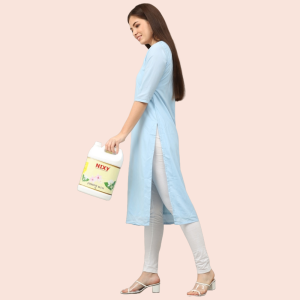 Side view of women with NIXY freshener jasmine 5L